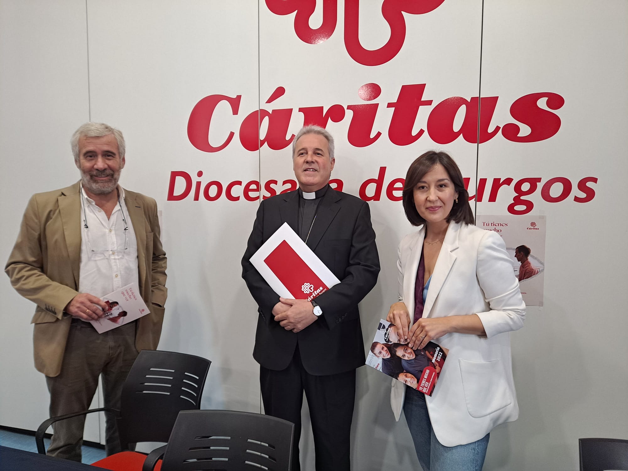 Jorge Simón, Mario Iceta y María Gutiérrez caritas